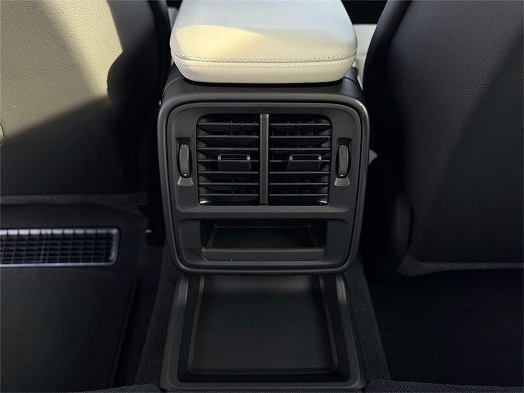 2025 Porsche Taycan 4S photo 30