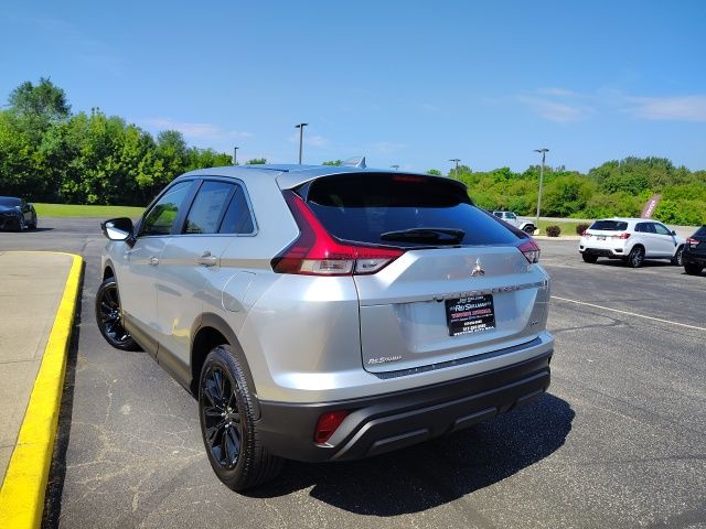 2025 Mitsubishi Eclipse Cross LE photo 2