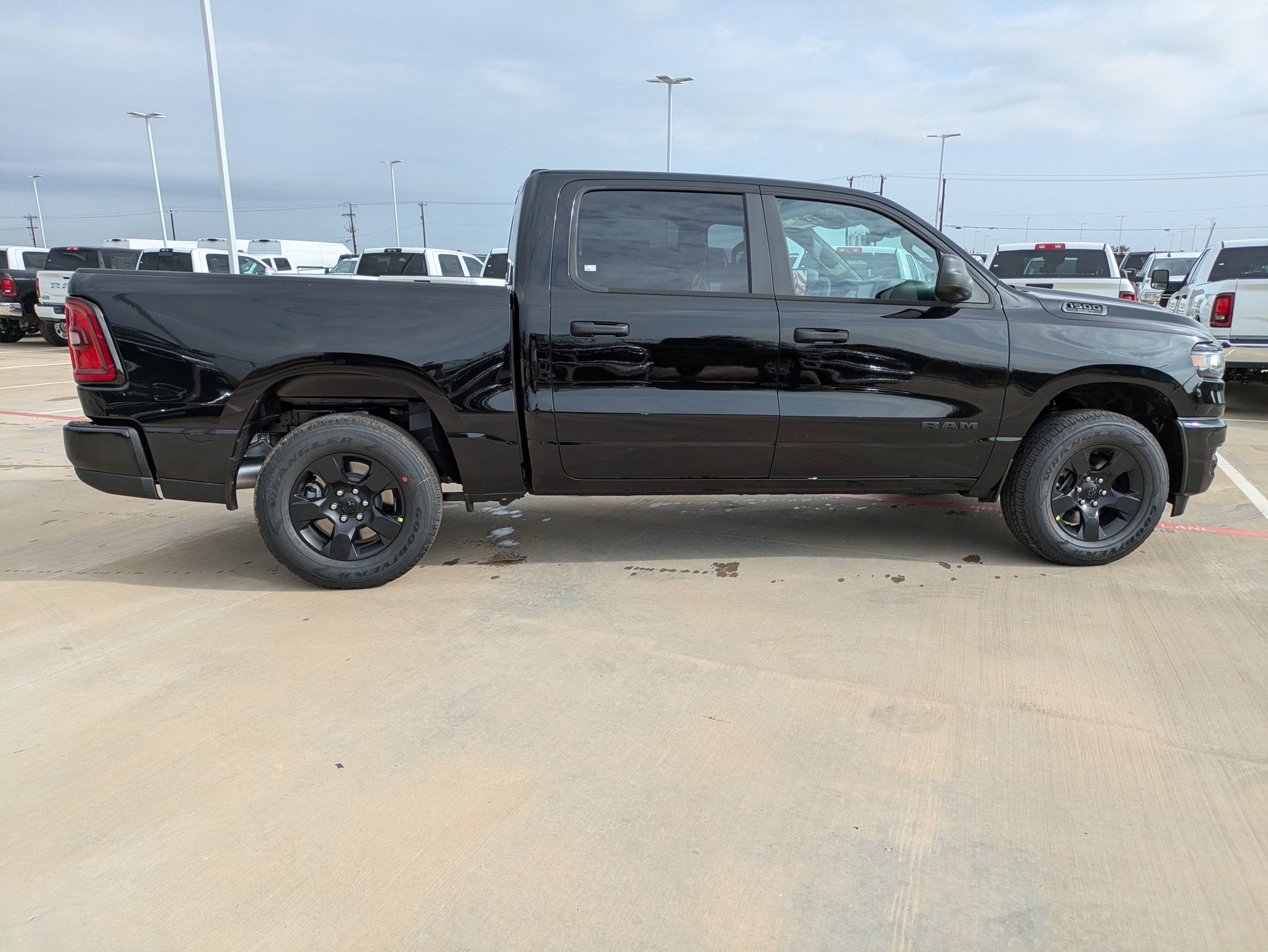2025 Ram 1500 Tradesman photo 2