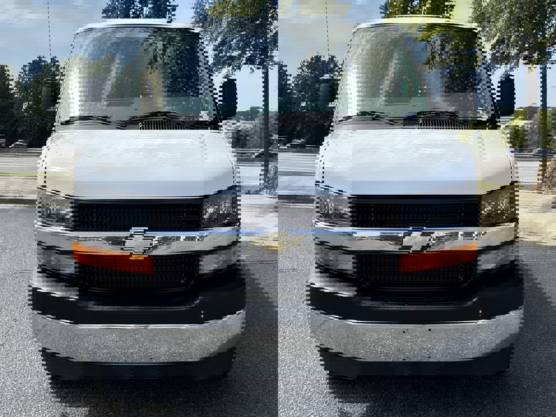 2023 Chevrolet Express Cargo Van photo 3