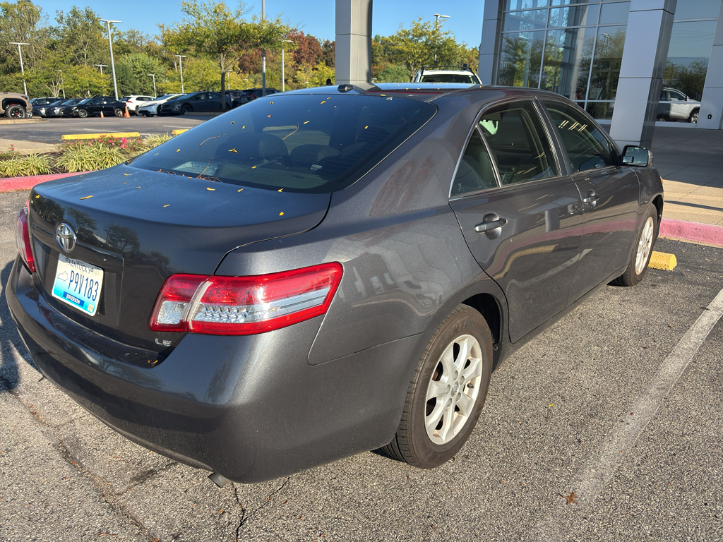 2011 Toyota Camry LE photo 3