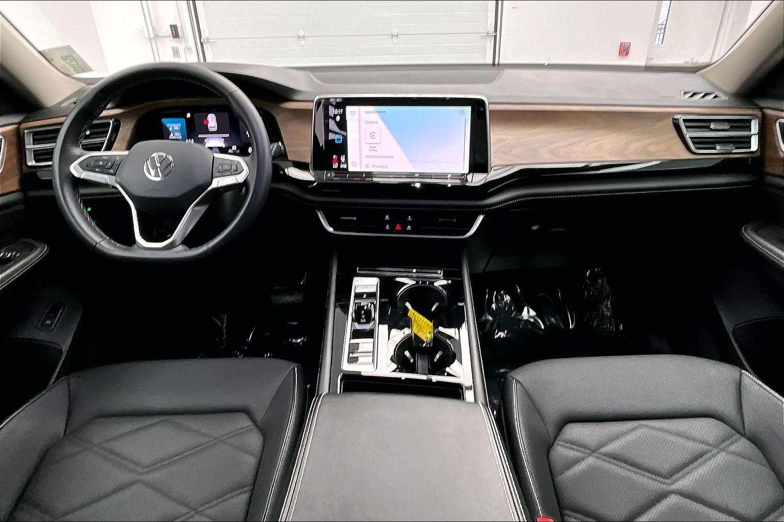 2024 Volkswagen Atlas SE Technology photo 4