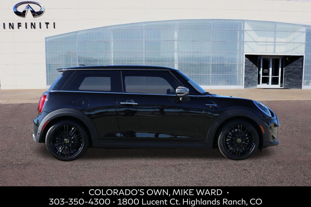2024 Mini Cooper SE Signature photo 2