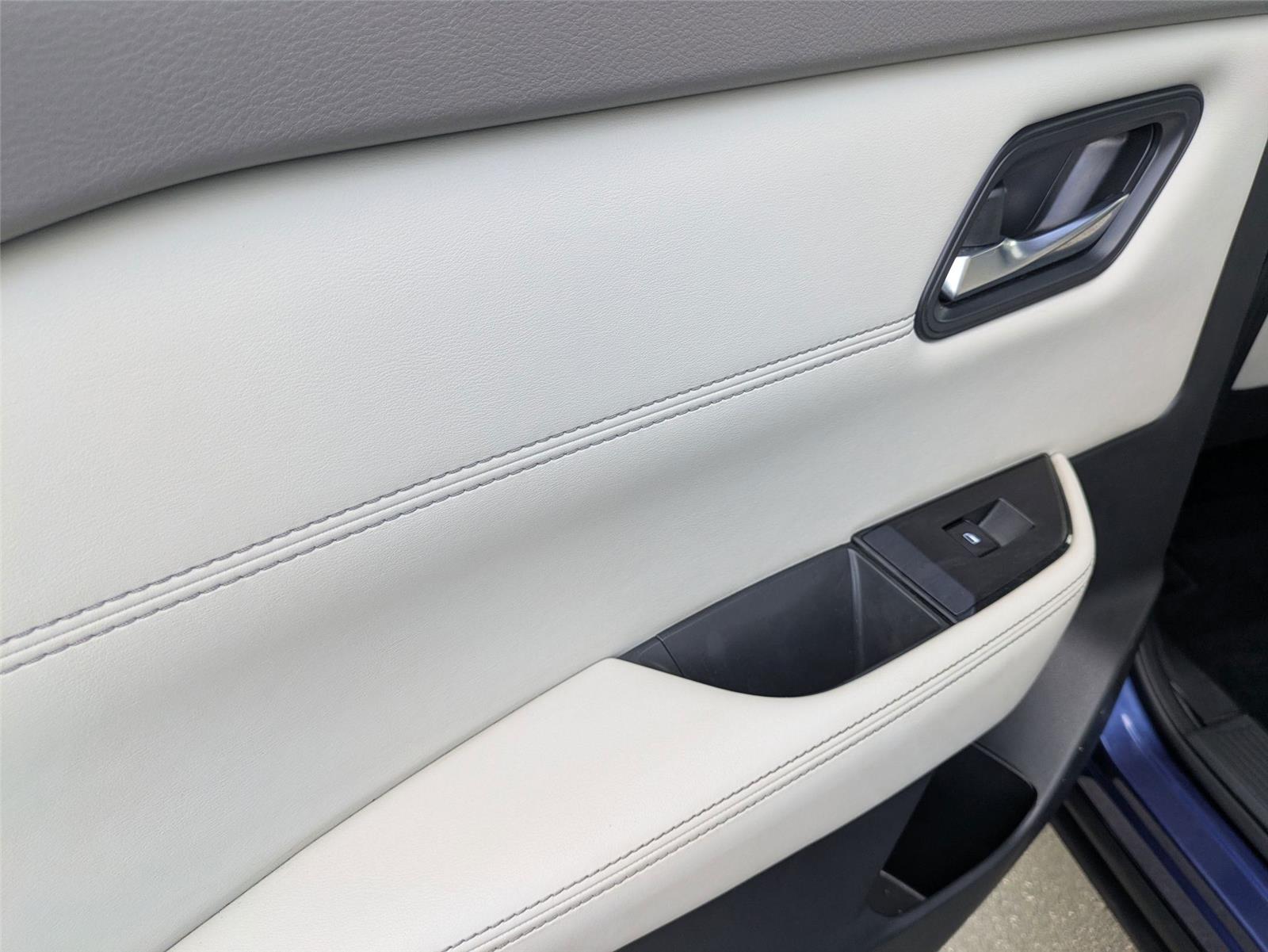 2022 Nissan Rogue SV photo 23