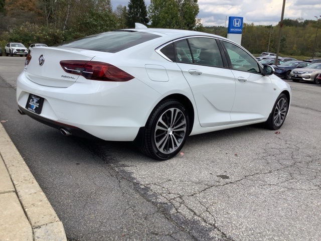 2019 Buick Regal Essence photo 3