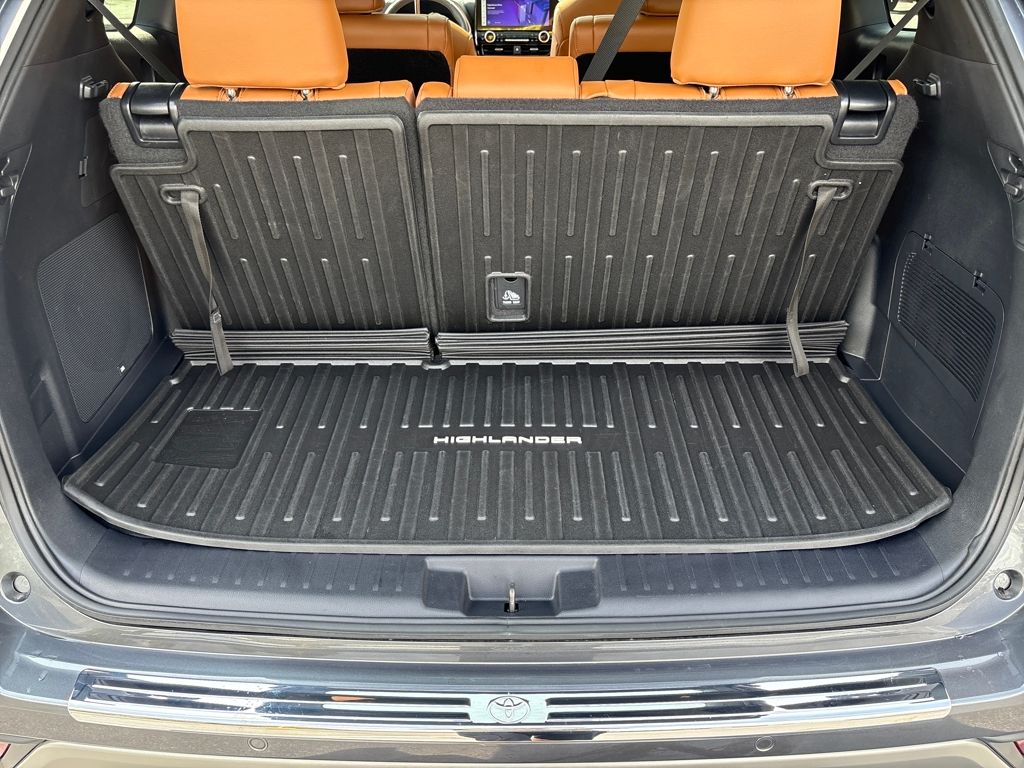 2024 Toyota Highlander Platinum photo 23