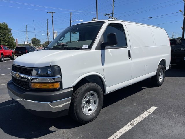 2025 Chevrolet Express Cargo 2500 photo 3
