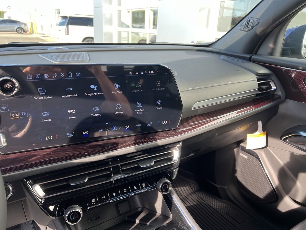 2025 Chevrolet Traverse Z71 photo 9