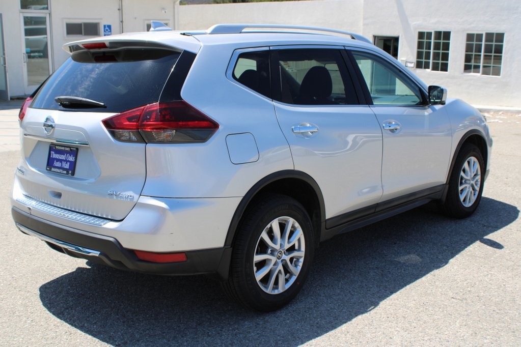 2018 Nissan Rogue SV photo 4