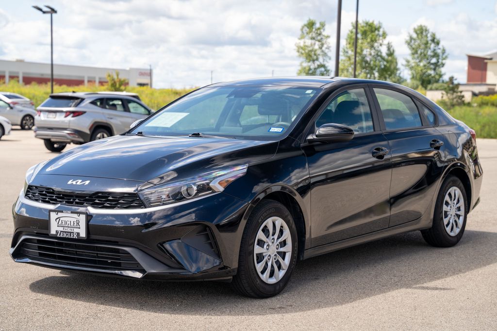 2024 Kia Forte LX photo 3
