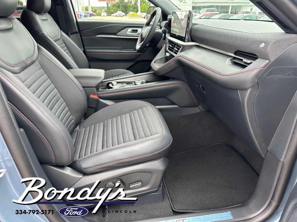 2025 Ford Explorer ST-Line photo 16