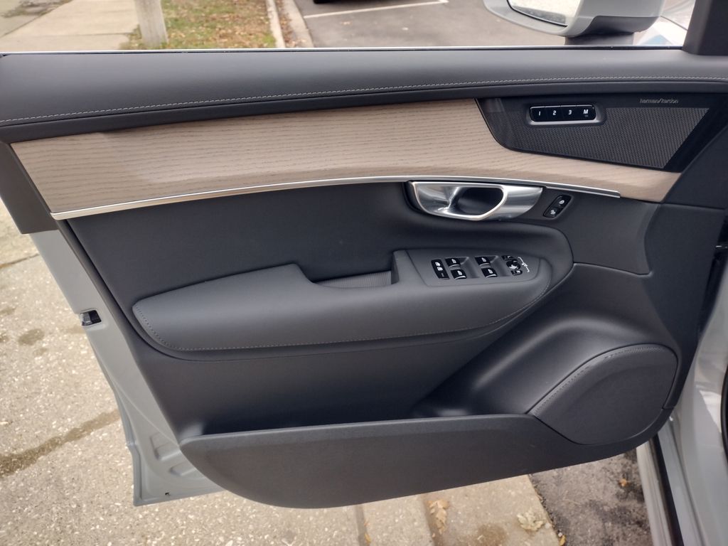 2026 VOLVO XC90 - Image 9