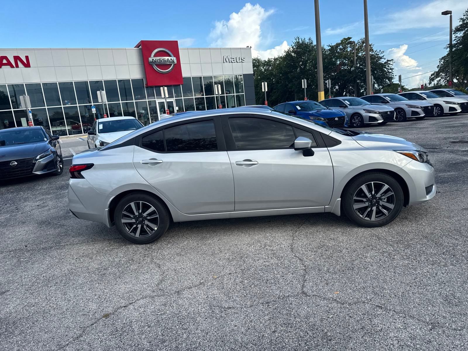 2025 Nissan Versa 1.6 SV photo 4