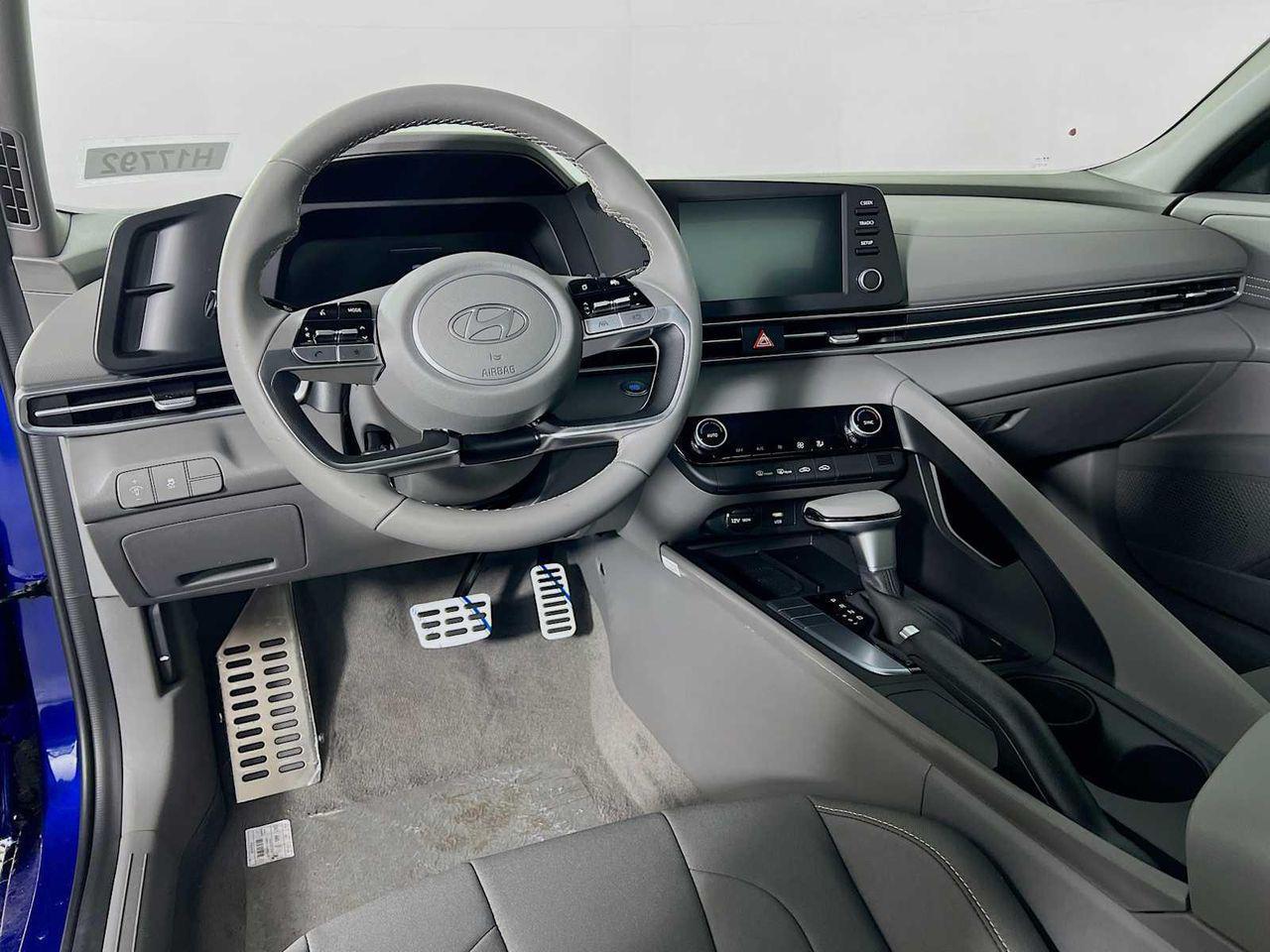 2025 Hyundai Elantra SEL Sport photo 6