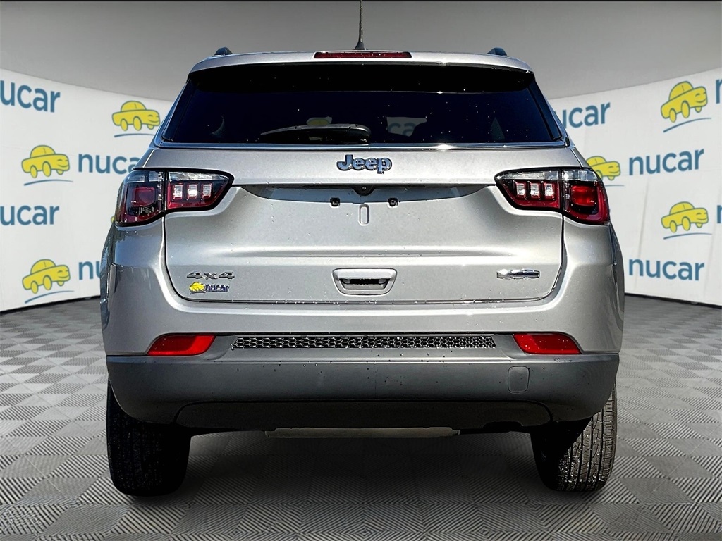 2022 Jeep Compass Latitude photo 5