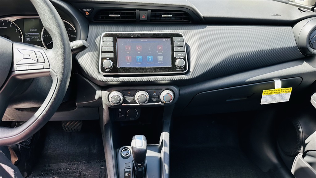 2025 Nissan Kicks Play S photo 18