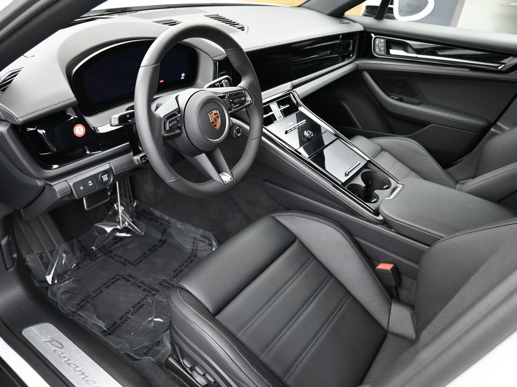 2025 Porsche Panamera 4 photo 3
