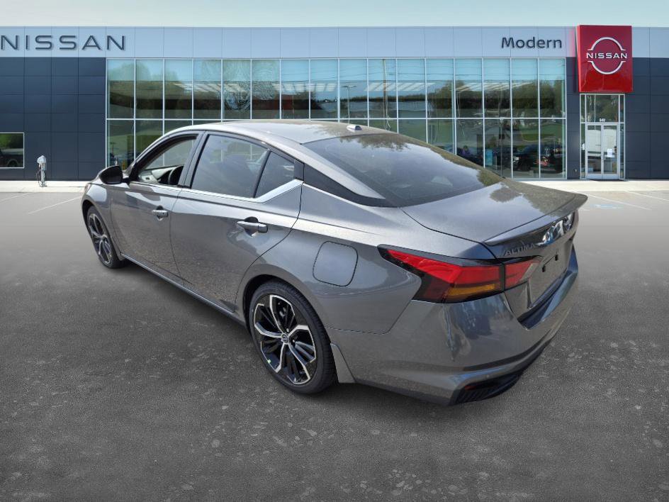 2025 Nissan Altima SR photo 7