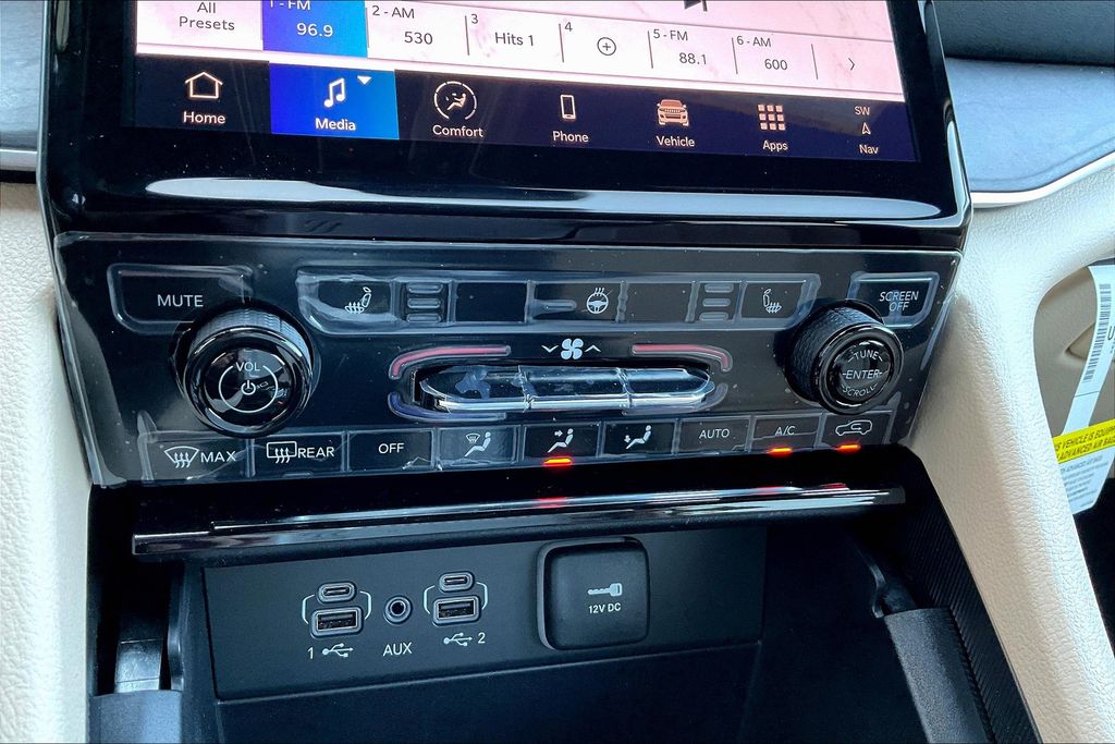 2025 Jeep Grand Cherokee Limited photo 18