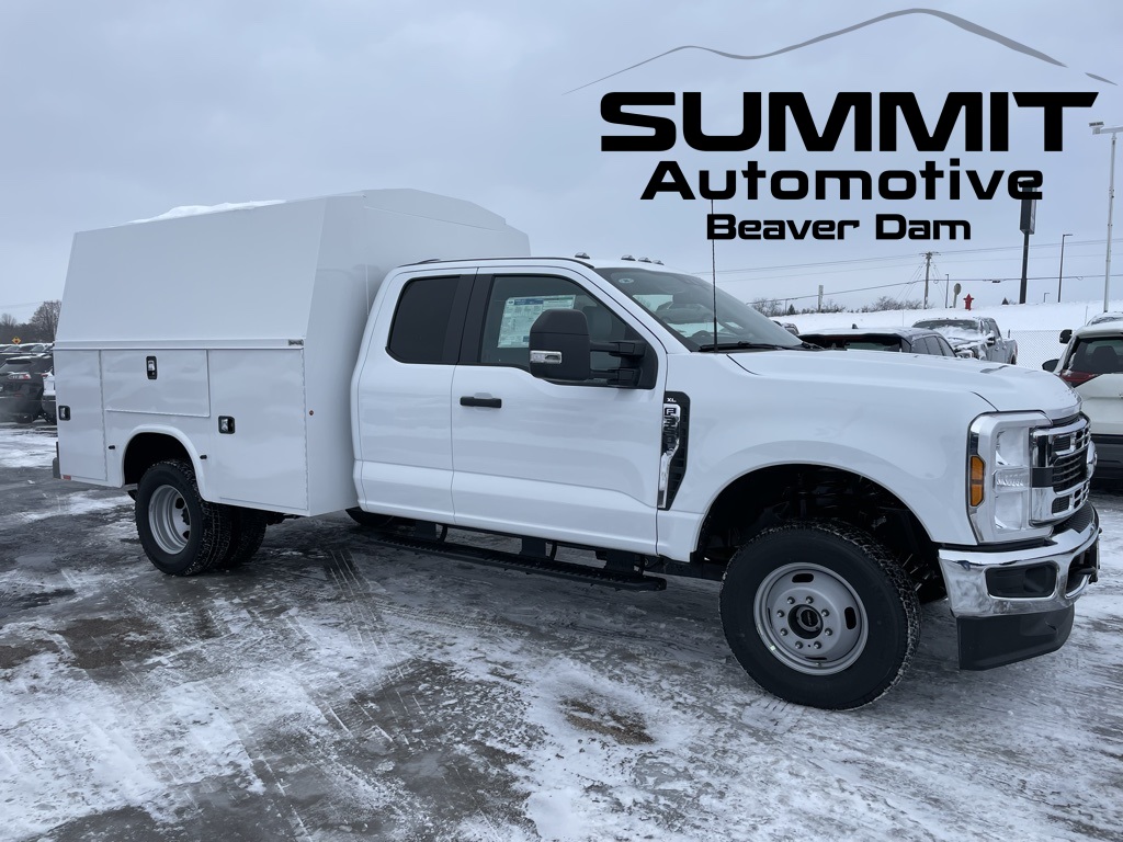 2026 Ford F-350 Super Duty Chassis Cab XL's photo