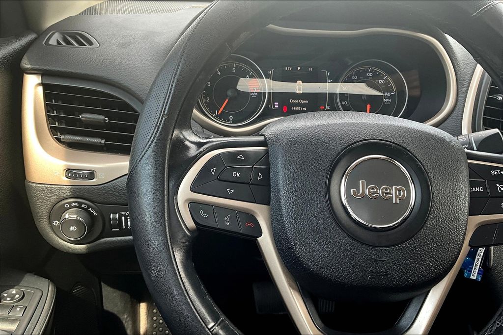 2016 Jeep Cherokee Latitude photo 11