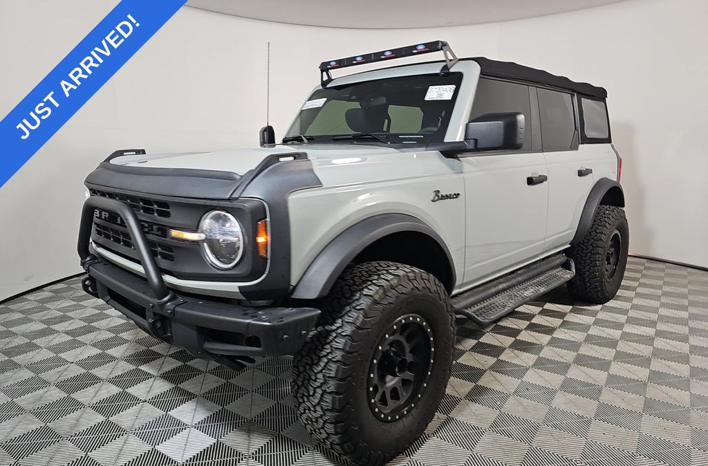 2022 Ford Bronco Base's photo