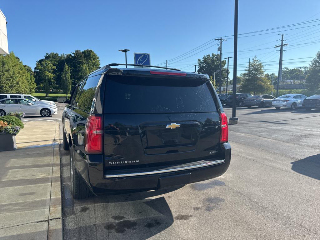 2017 Chevrolet Suburban 1500 Premier photo 3