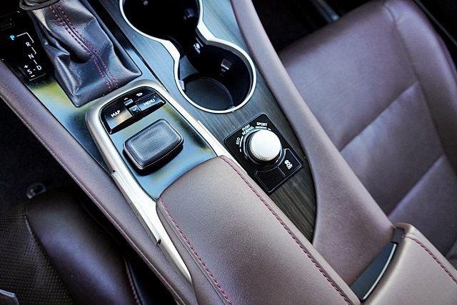 Used 2017 White Lexus 350 image 31