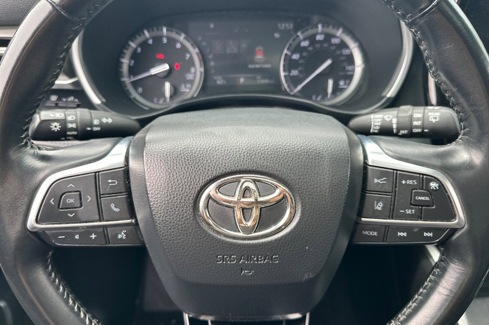 2021 Toyota Highlander XLE photo 23