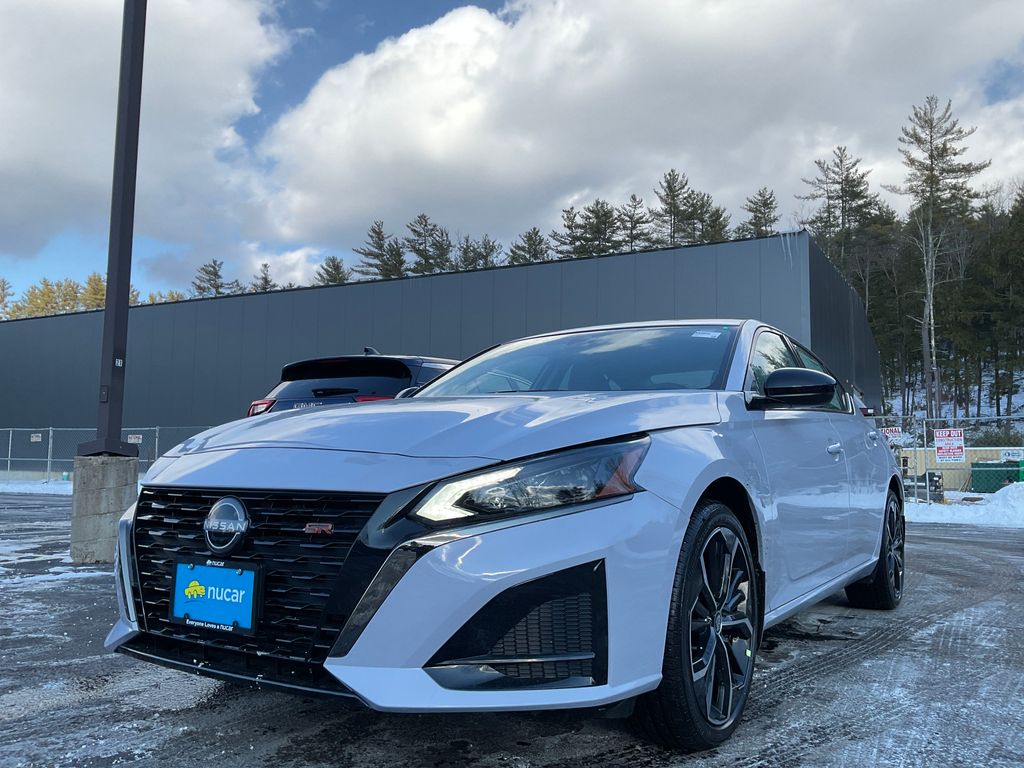 2025 Nissan Altima 2.5 SR photo 3