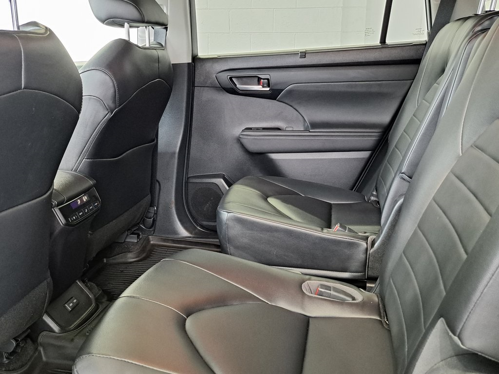 2023 Toyota Highlander L photo 26