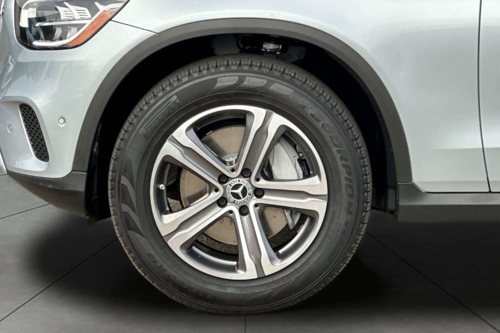 2022 Mercedes Benz GLC 300 photo 4