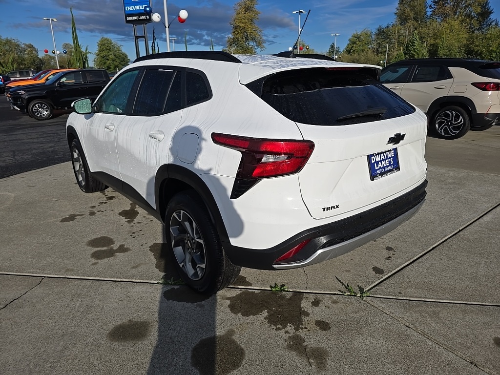 2024 Chevrolet Trax LT photo 3