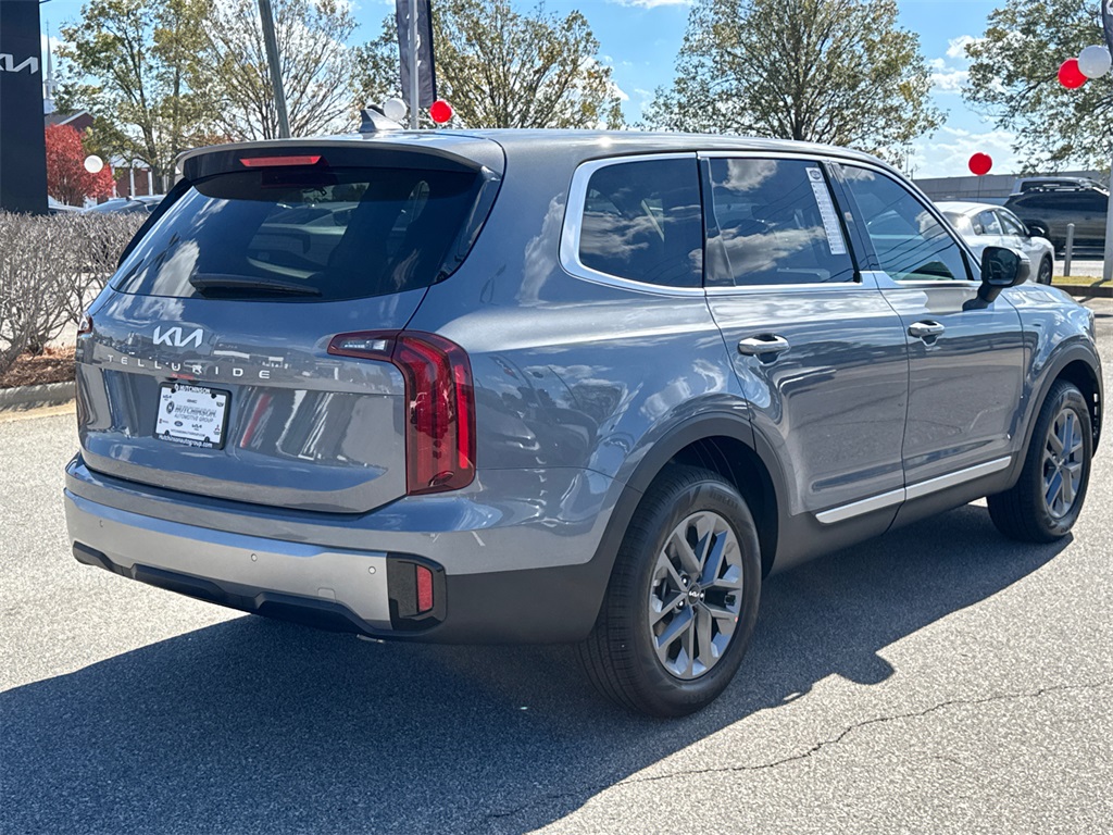 2025 Kia Telluride LX photo 3