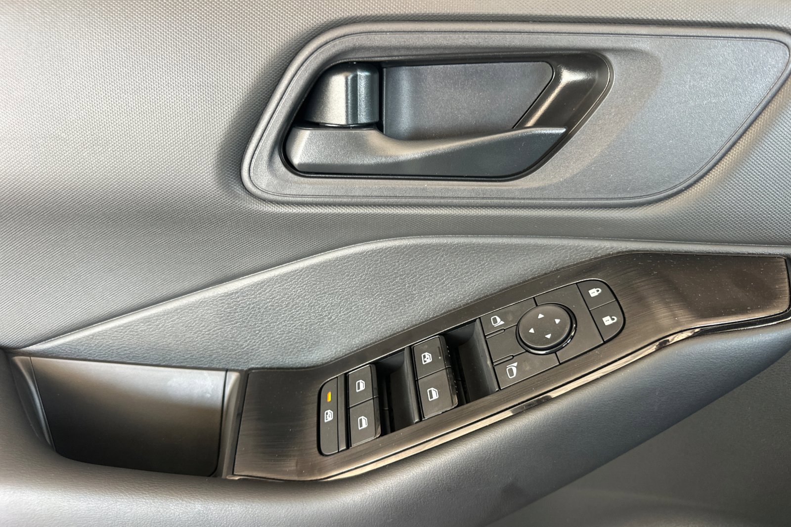 2026 Nissan Rogue S photo 11