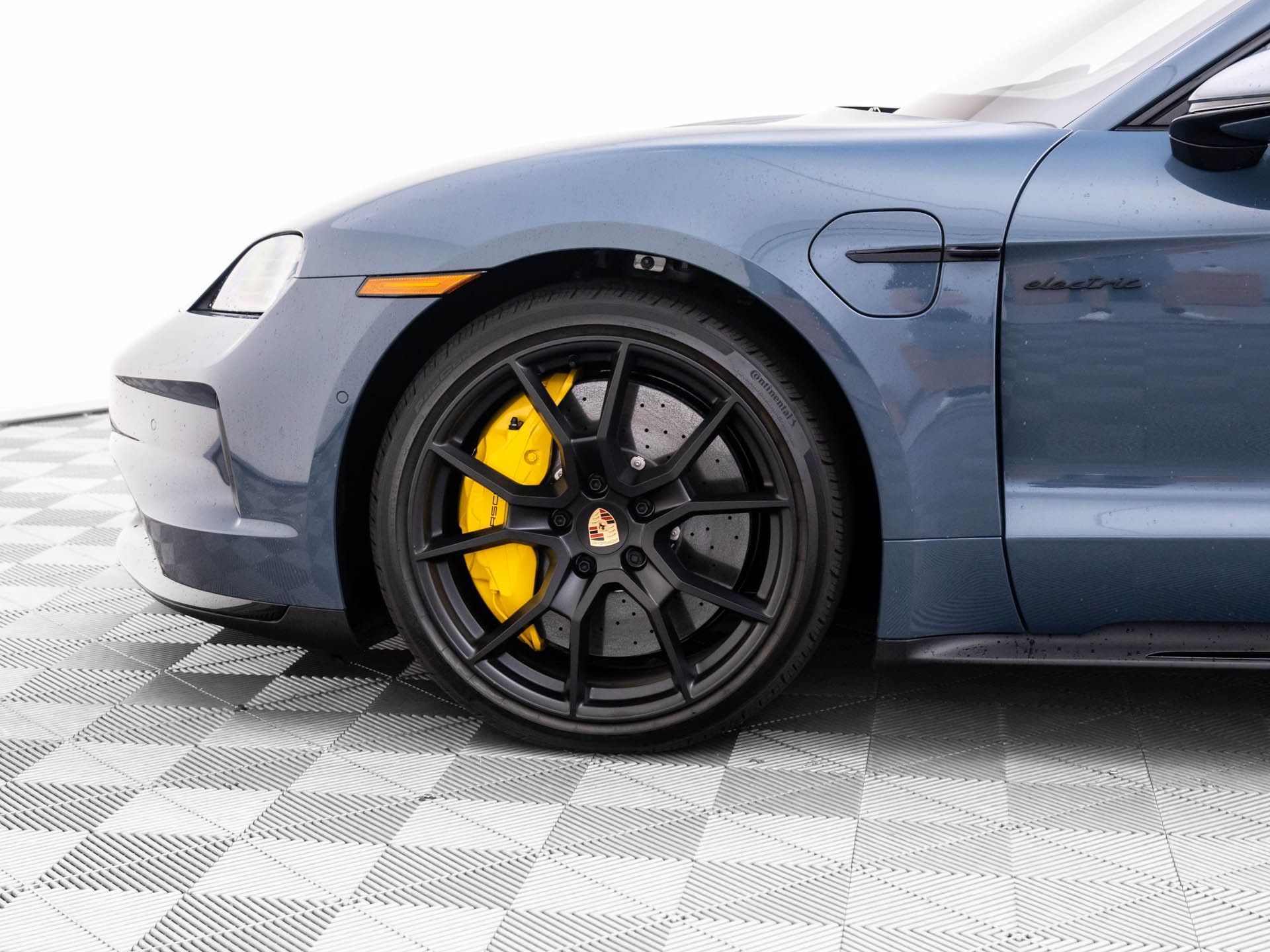 2025 Porsche Taycan GTS photo 30