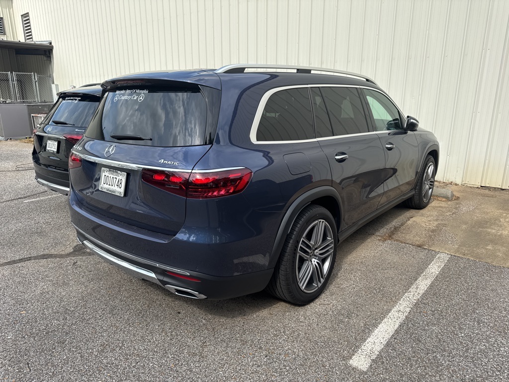 2025 Mercedes Benz GLS 450 4MATIC photo 2