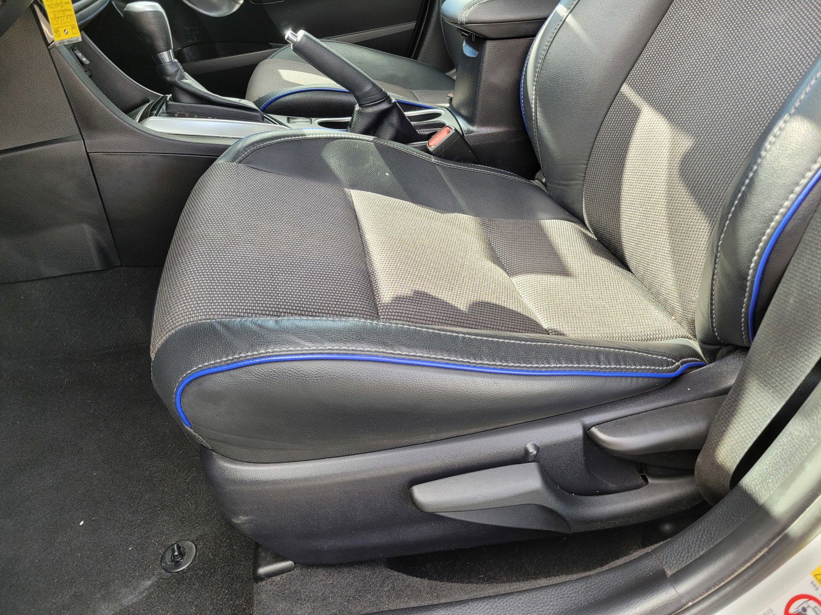 2019 Toyota Corolla XLE XSE photo 16