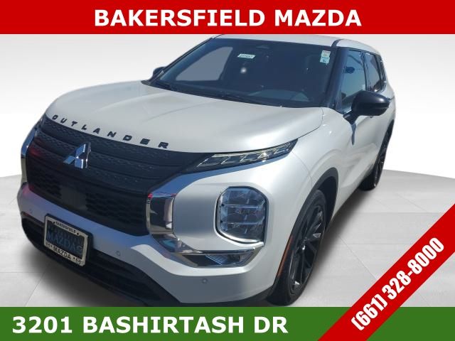 2023 Mitsubishi Outlander SE Black Edition's photo