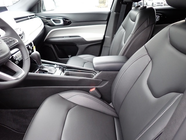 2025 Jeep Compass Limited photo 10