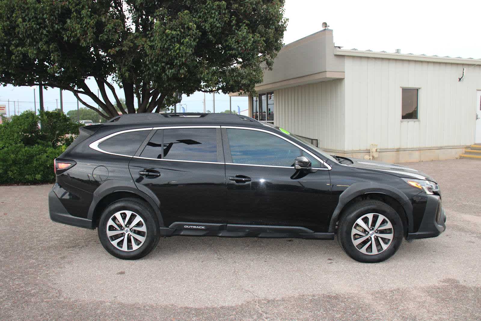 2024 Subaru Outback Premium photo 2