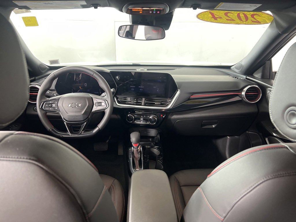2024 Chevrolet Trax photo 2