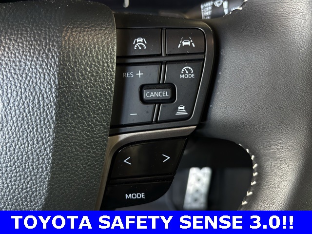 2025 Toyota Camry SE photo 3