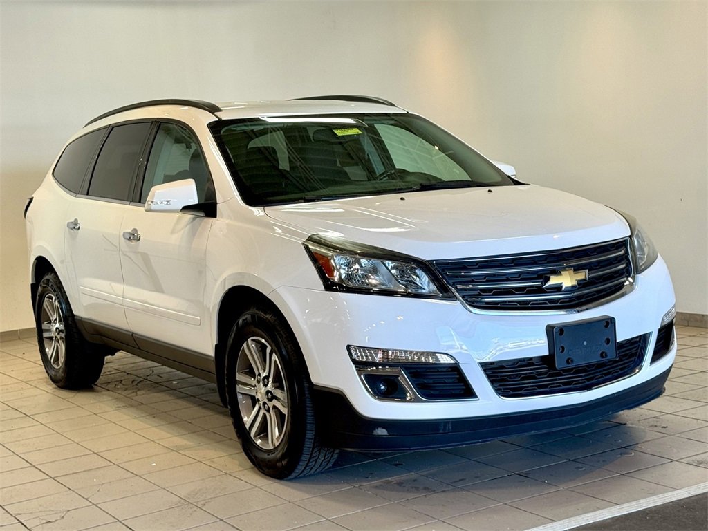 2017 Chevrolet Traverse 2LT photo 2