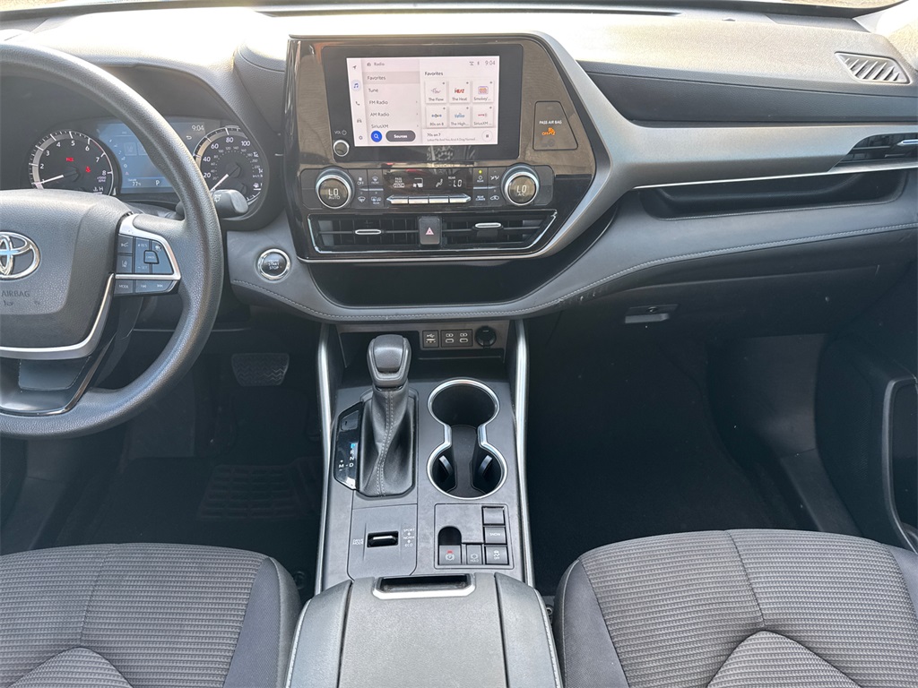 2023 Toyota Highlander L photo 22