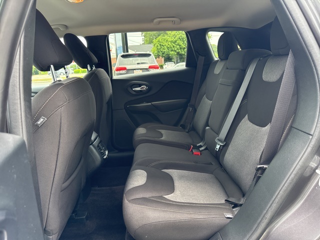2016 Jeep Cherokee Altitude photo 7