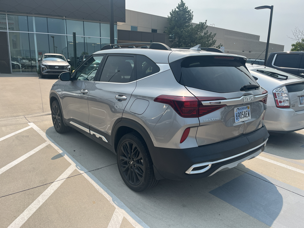 2022 Kia Seltos Nightfall Edition photo 3