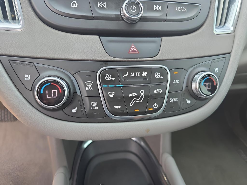 2017 Chevrolet Malibu Premier photo 14