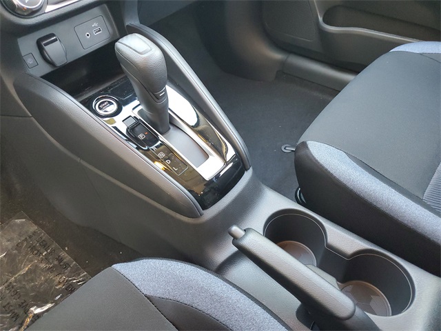 2025 Nissan Versa 1.6 SV photo 8