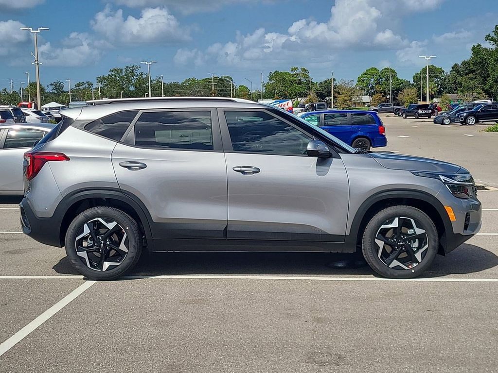2026 Kia Seltos S photo 3